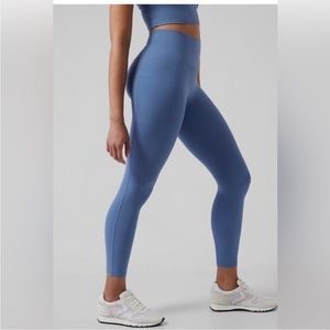 ATHLETA Salutation Stash Pocket II 7/8 Tight
